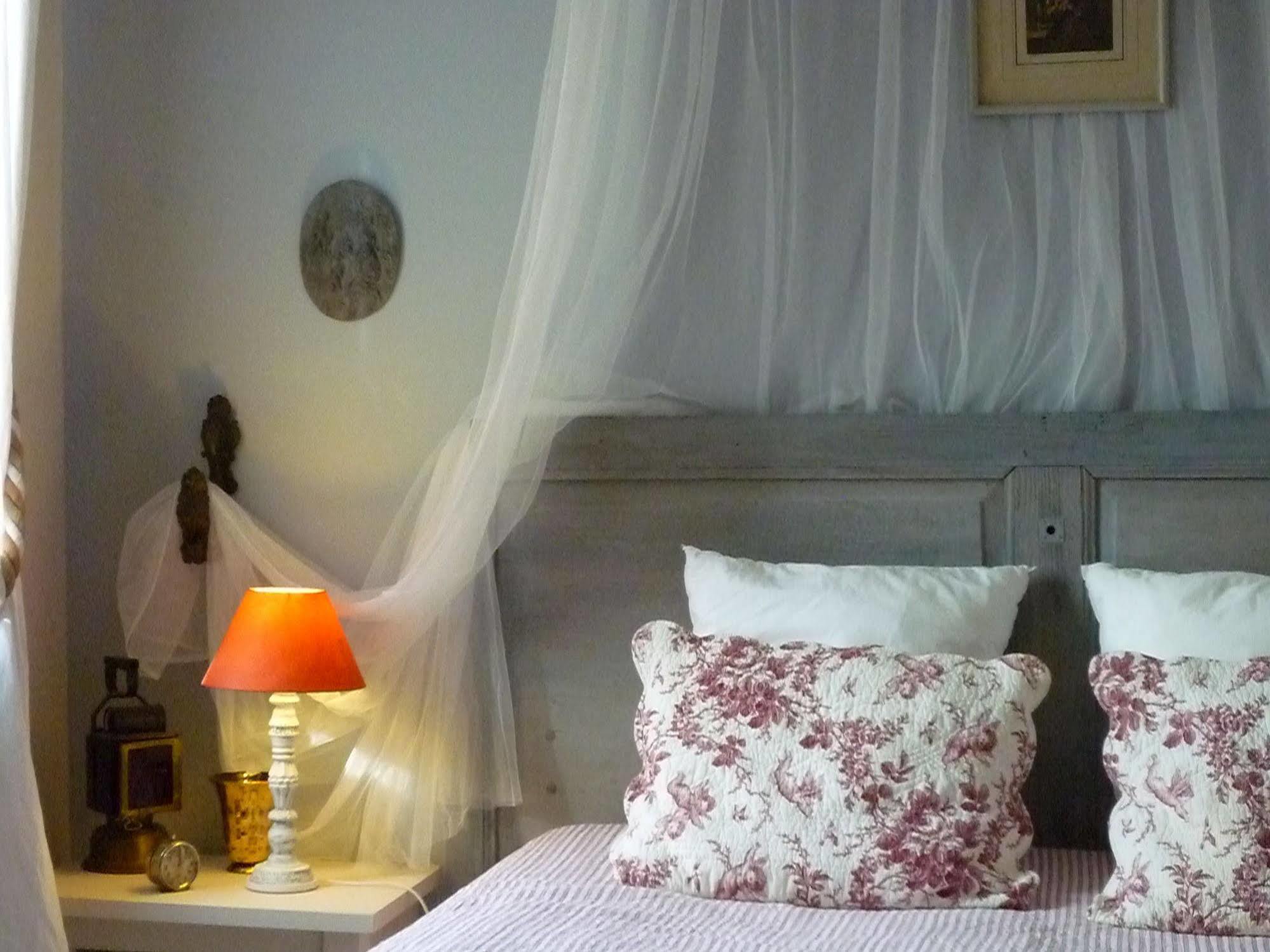 Bed and Breakfast L'Ile aux Mimosas à Tautavel Extérieur photo